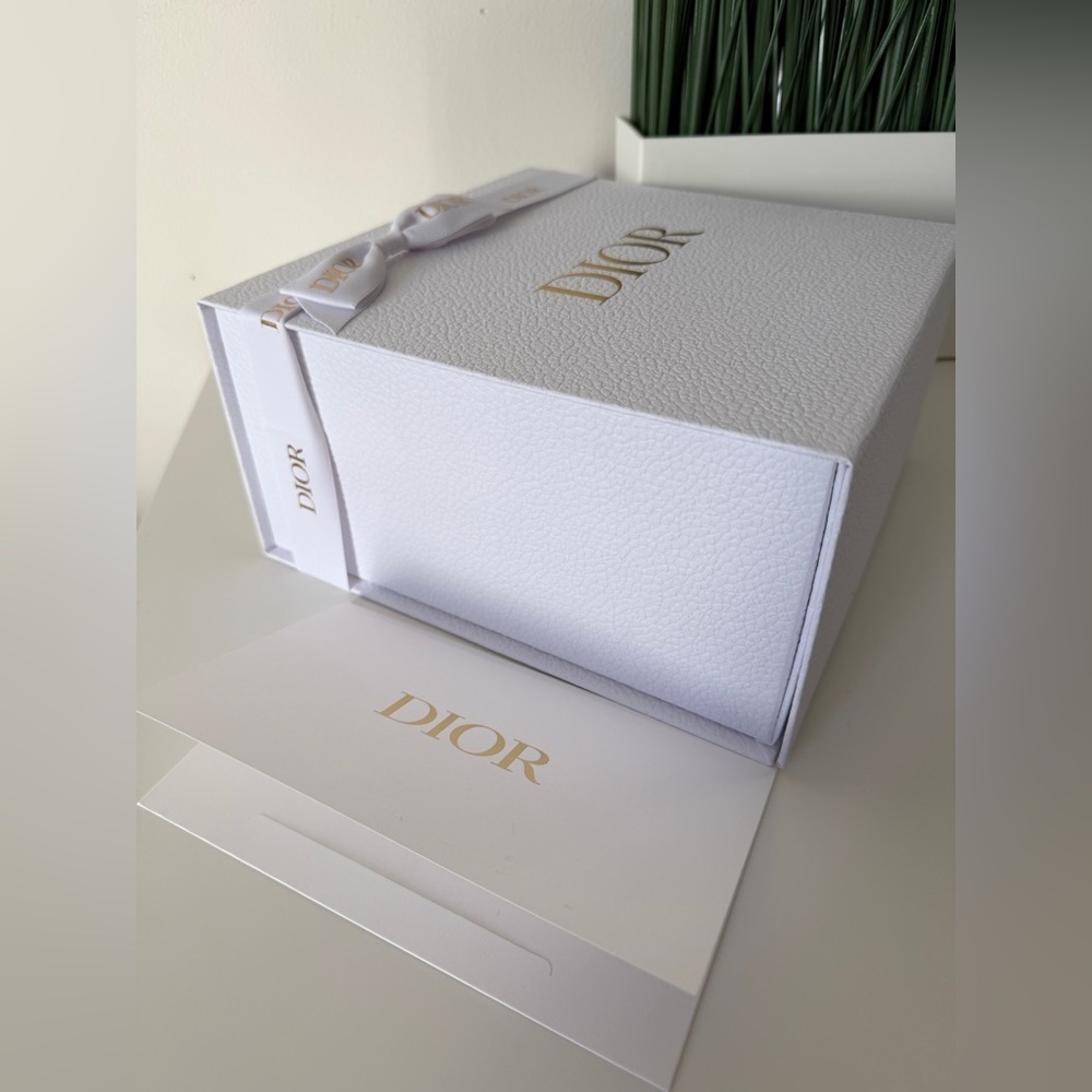 New Dior Luxurious White and Gold Box - Picture 2 of 8